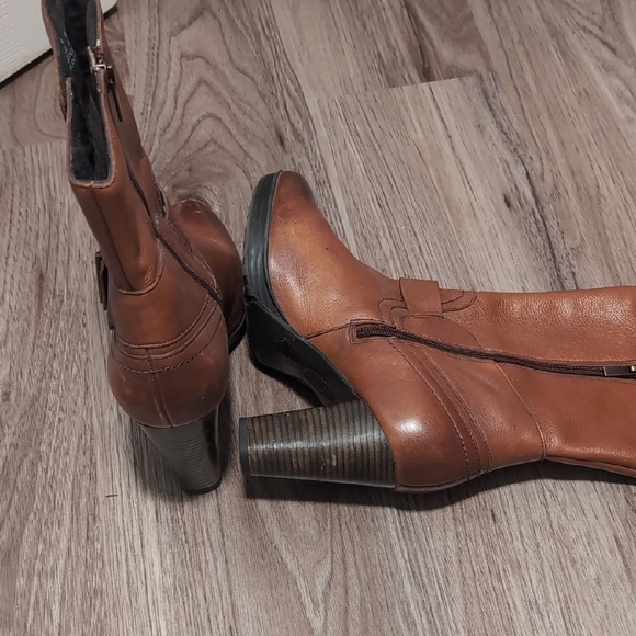Clarks Chestnut Heeled Boots - Picture 5 of 10